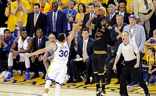 Hiruko honekin, eta gero LeBronek jarritako txapelarekin, irabazi zuten Cavsek NBAko finala.