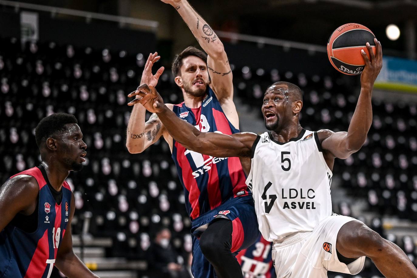 Fotos: Las imágenes del Asvel-Baskonia