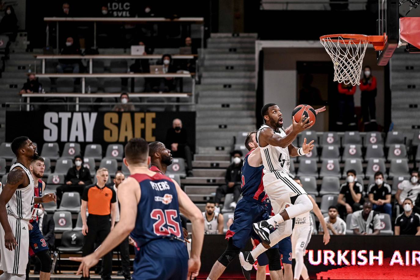 Fotos: Las imágenes del Asvel-Baskonia