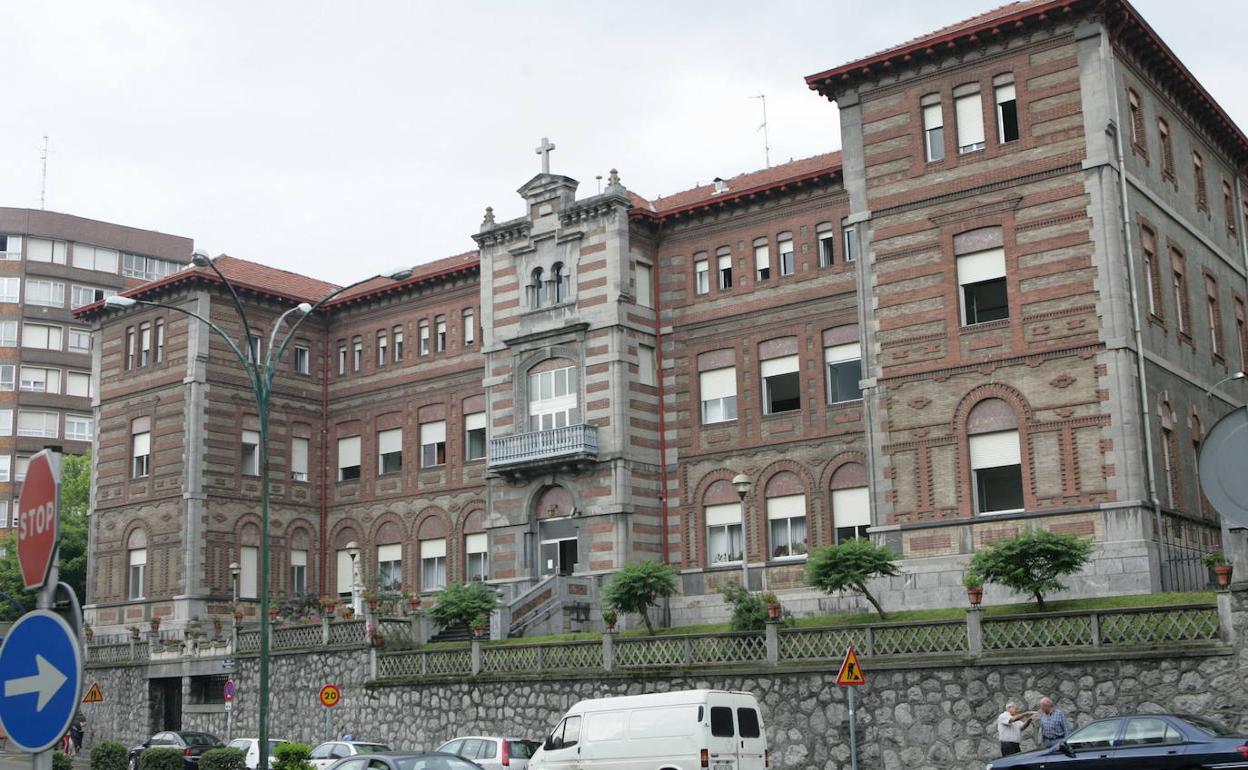 La tercera ola de la pandemia se cuela en el asilo de Portugalete