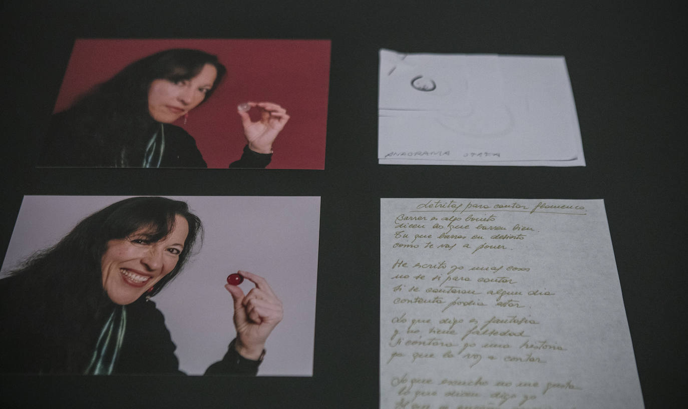 Fotografías de la artista que forma parte del archivo documental que se exhibe al final de la sala A3.