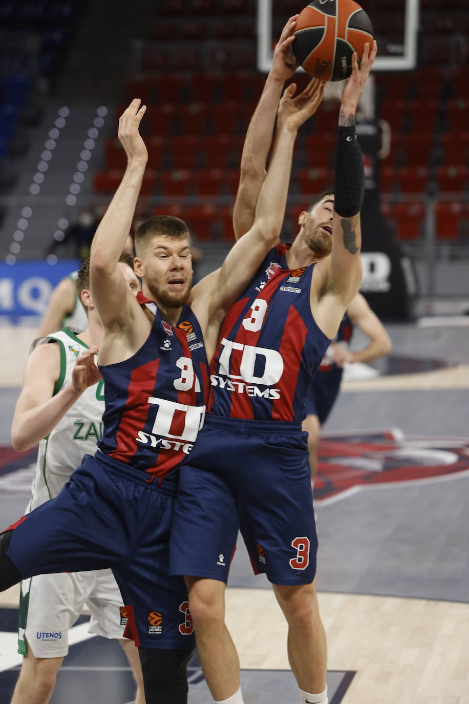 Fotos: Las mejores imágenes del TD Systems Baskonia - Zalgiris