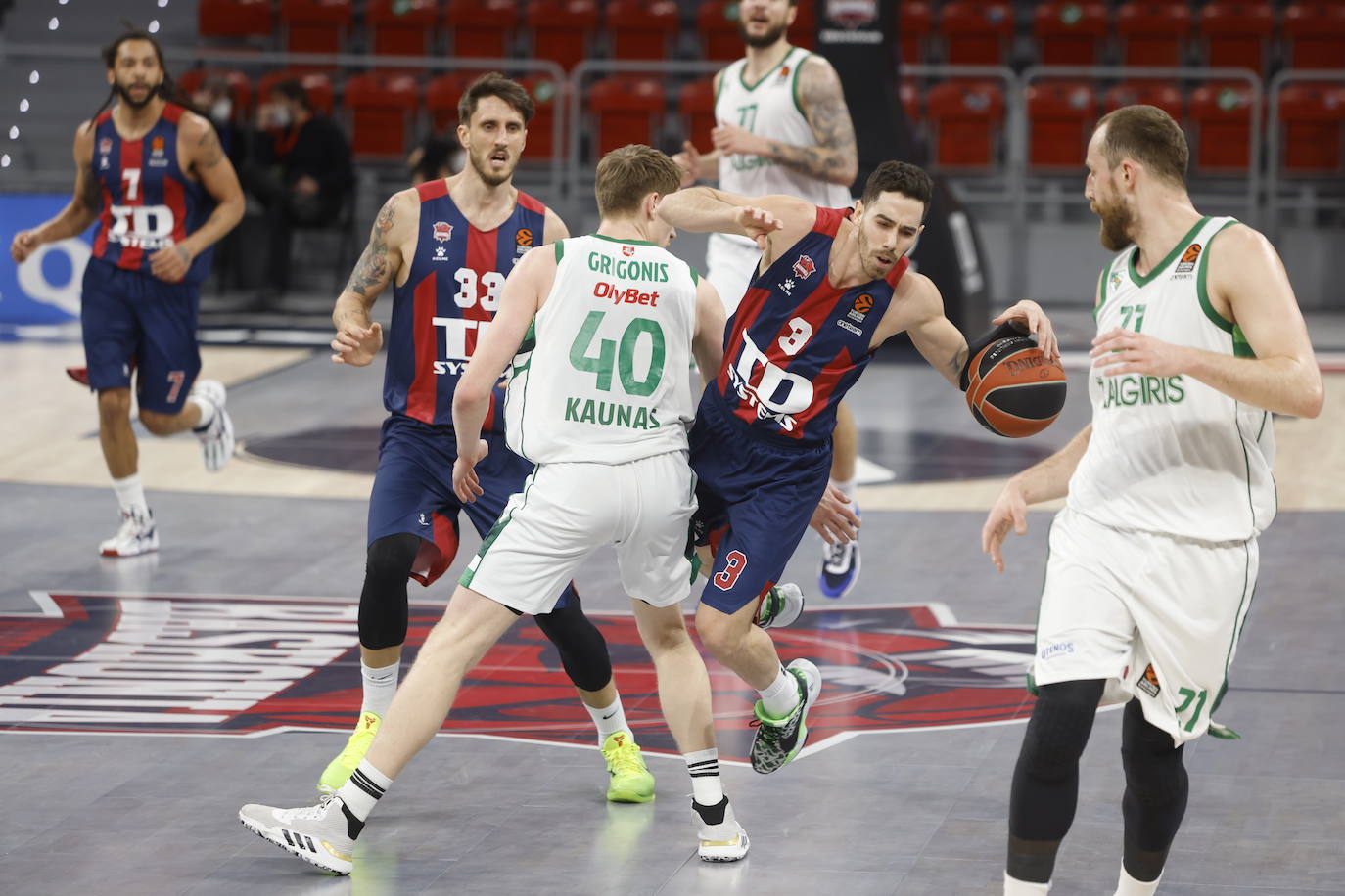 Fotos: Las mejores imágenes del TD Systems Baskonia - Zalgiris