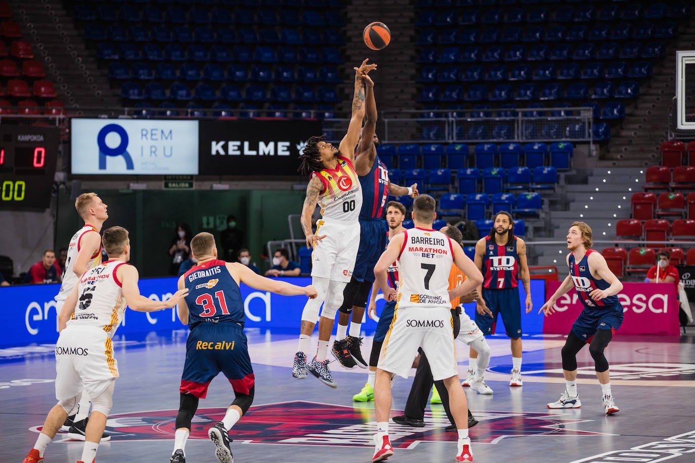 Fotos: Las mejores imágenes del TD Systems Baskonia - Casademont Zaragoza de la Liga Endesa 2021