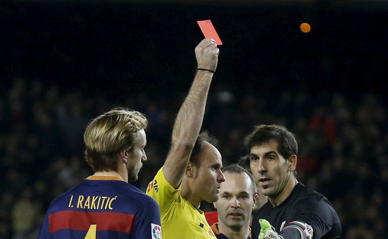 Mateu Lahoz expulsa a Iraizoz en 2016.