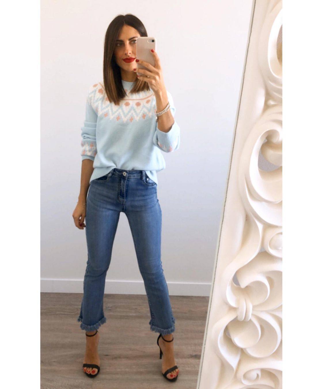 Los jerseys de punto vuelven a ser tendencia, este en azul cielo es de la tienda Coccole.