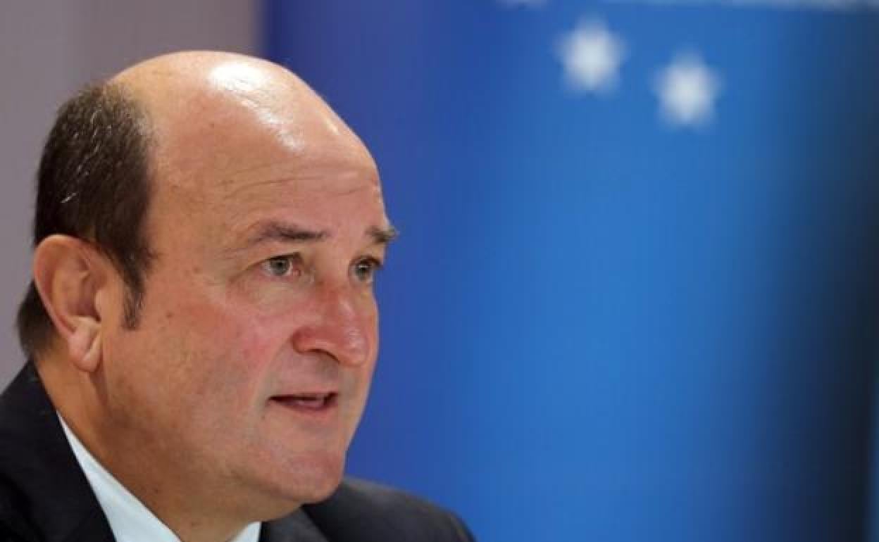 Ortuzar irrumpe en campaña para apoyar al PDeCAT y su propuesta de referéndum pactado