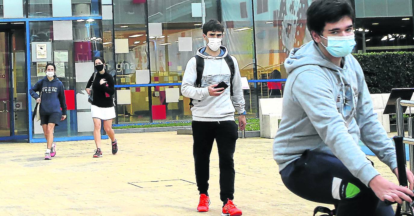 Uno de cada cinco abonados de Bilbao Kirolak se da de baja por la pandemia