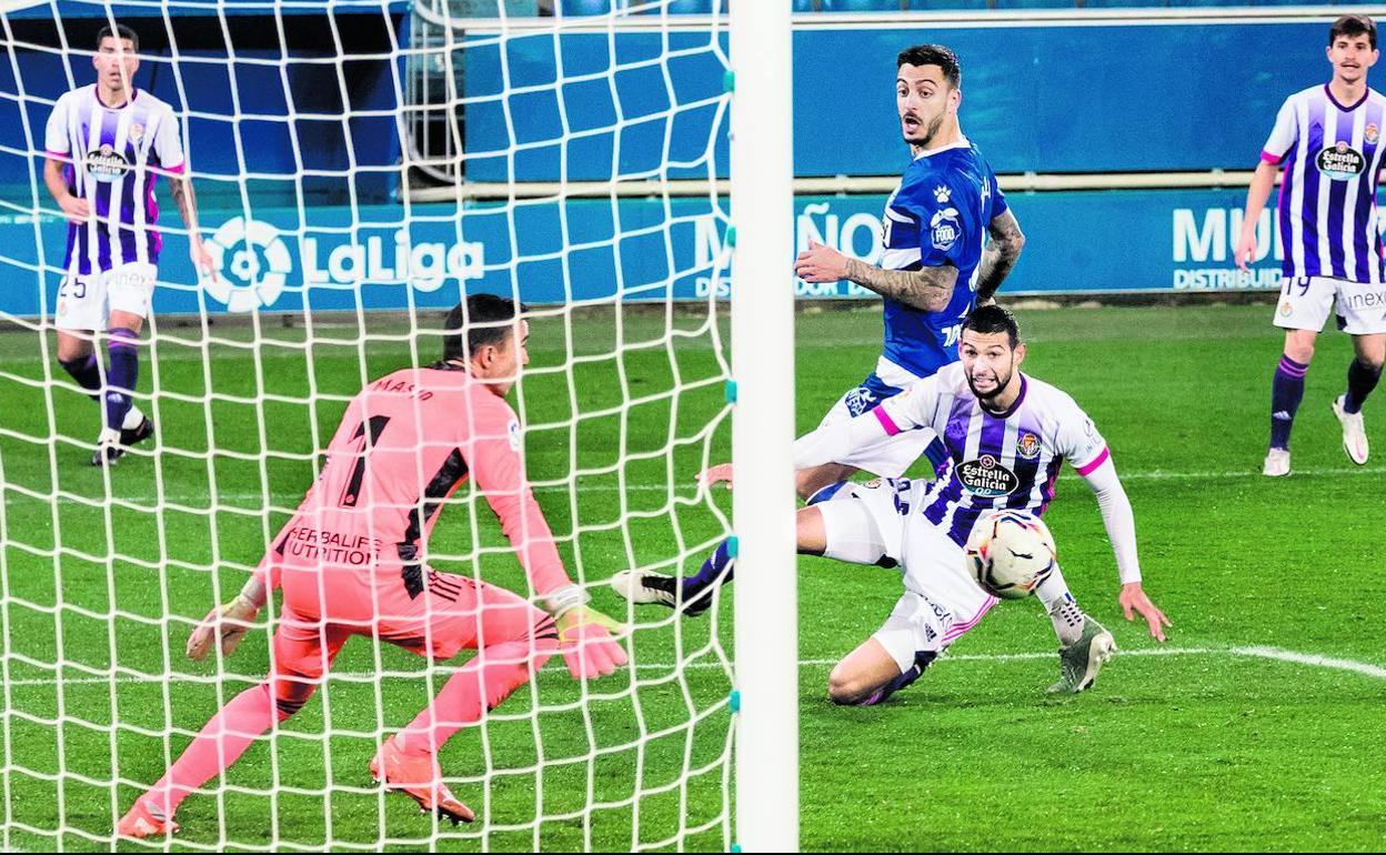 Tras un preciso centro de Martín, Joselu conecta en el primer palo ante Joaquín y el meta Masip el remate ajustado que decidió el partido.