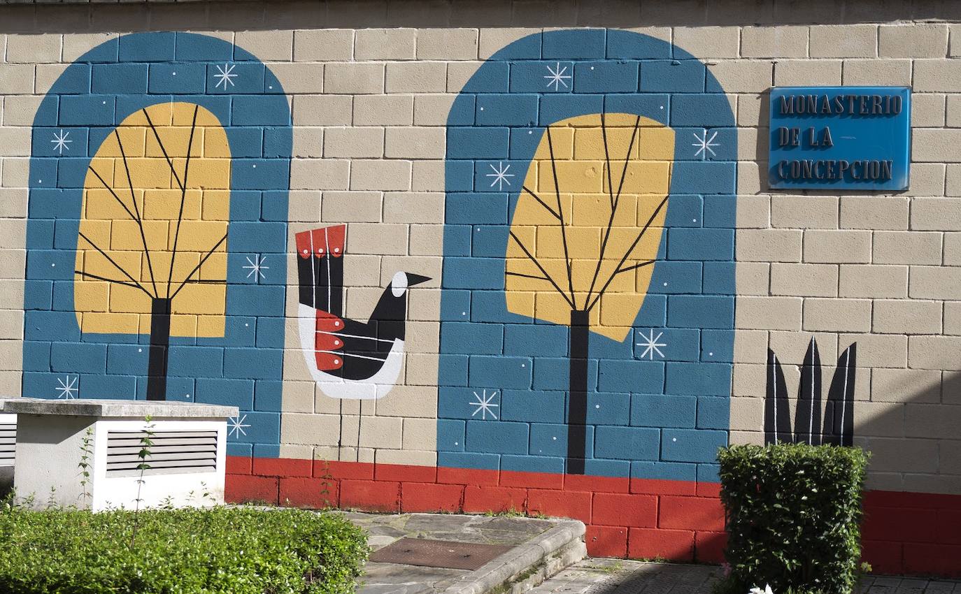 Fotos: El nuevo mural de la tapi del Convento de la Inmaculada del barrio bilbaíno de Zabala