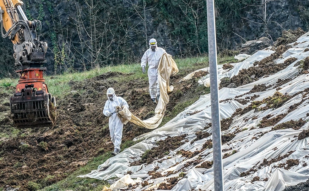 Los trabajos para encontrar a Alberto y Joaquín han sido minuciosos pese a la gran cantidad de residuos que remover. Cada metro cúbico se analizaba posteriormente con la ayuda de perros. Solo con un trabajo tan preciso se pudieron encontrar los restos de Alberto en agosto. El análisis de ADN de los huesos permitió a la familia Sololuze encontrar descanso después de medio año. 