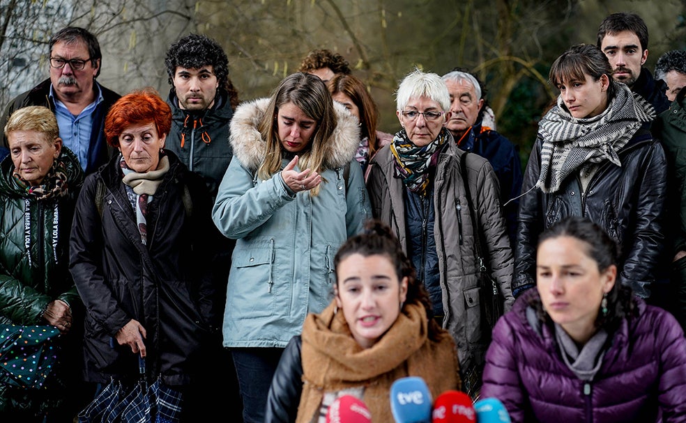 Las familias de Joaquín y Alberto se han mantenido en un discreto plano durante todos estos meses y se han apoyado en la distancia. En algunos momentos, han convocado a los medios para dar cuenta de cómo iba la búsqueda y de su opinión sobre los trabajos. 