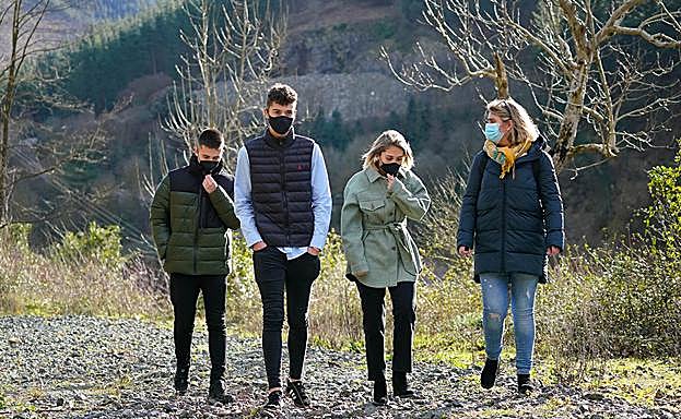 Aniversario derrumbe vertedero de Zaldibar: Las familias se reencuentran en el vertedero