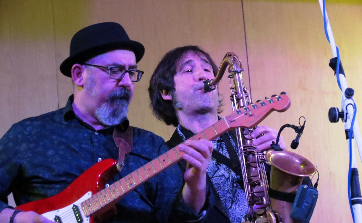 Charlie Velasco y Jou González. 