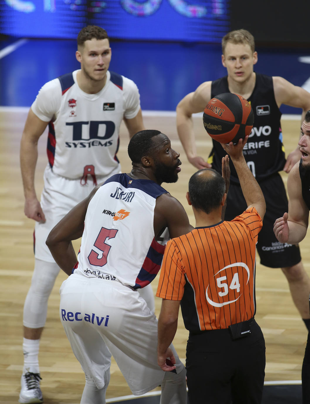 Fotos: Las mejores imágenes del Tenerife-Baskonia