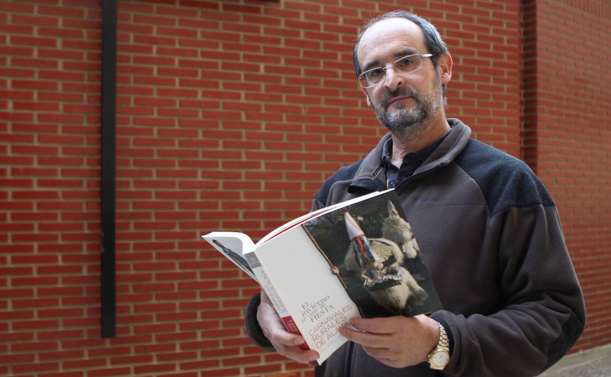 Ortiz de Zárate recopiló los recuerdos de los mayores de los pueblos en su libro editado en 2013. 