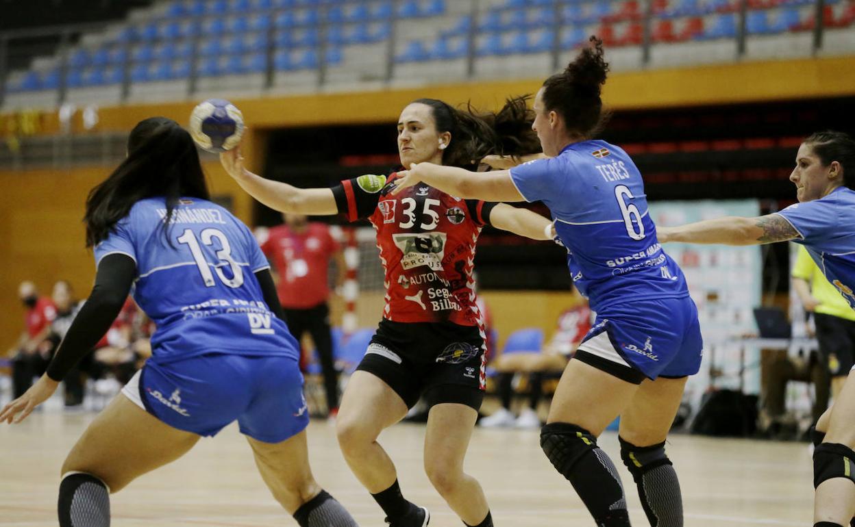 Maddi Bengoetxea en el pasado duelo ante el Bera Bera. 