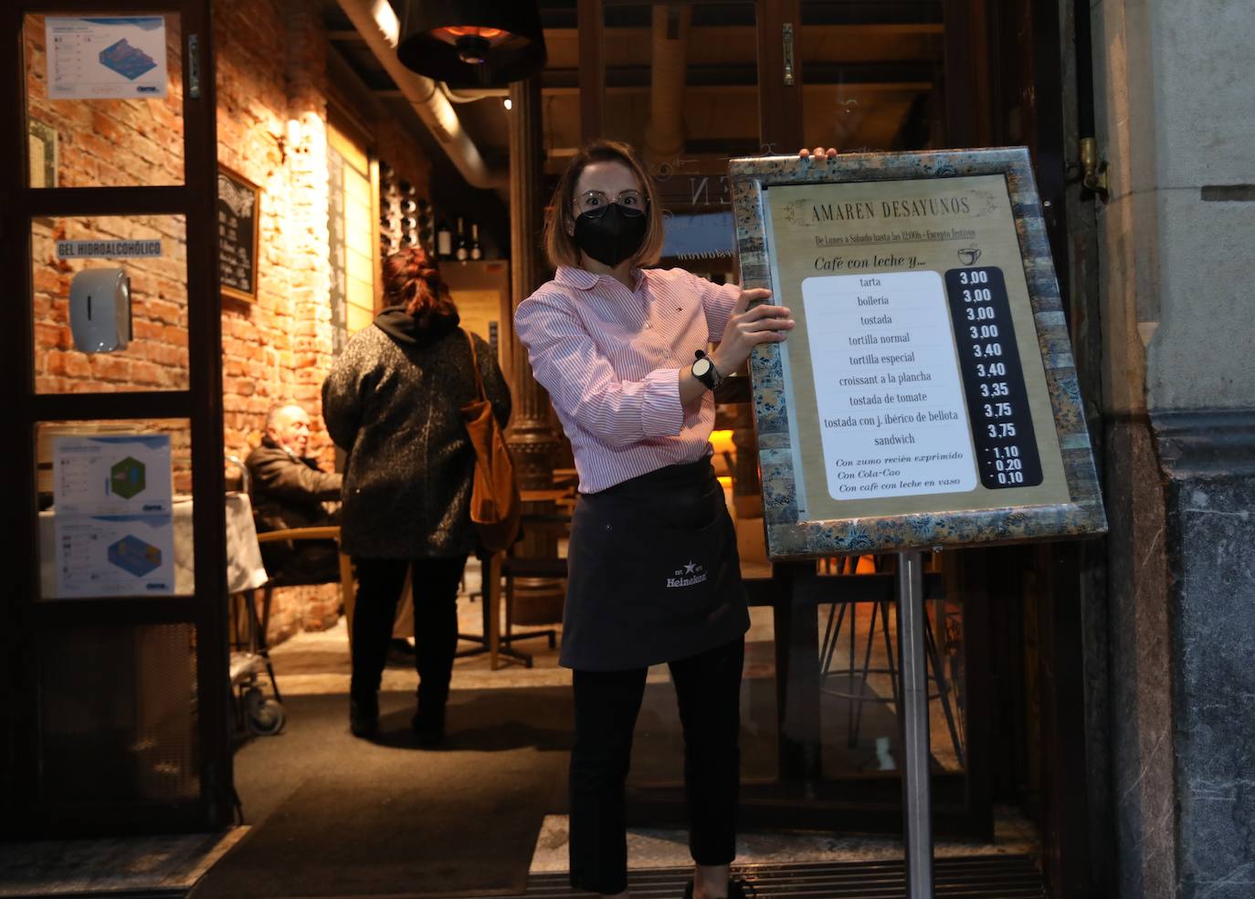 Fotos: Así ha sido el primer día con los bares abiertos