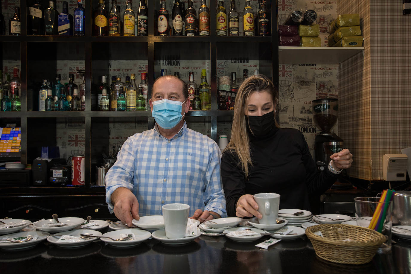 Fotos: Así ha sido el primer día con los bares abiertos