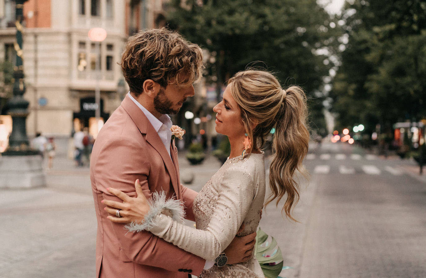 Fotos: Una novia con botas y su boda en la Gran Vía de Bilbao