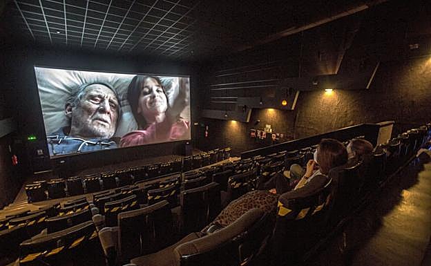 Cinesa, la empresa que explota las salas de cine del Centro Comercial Bahía de Santander, ha ofrecido sus instalaciones.