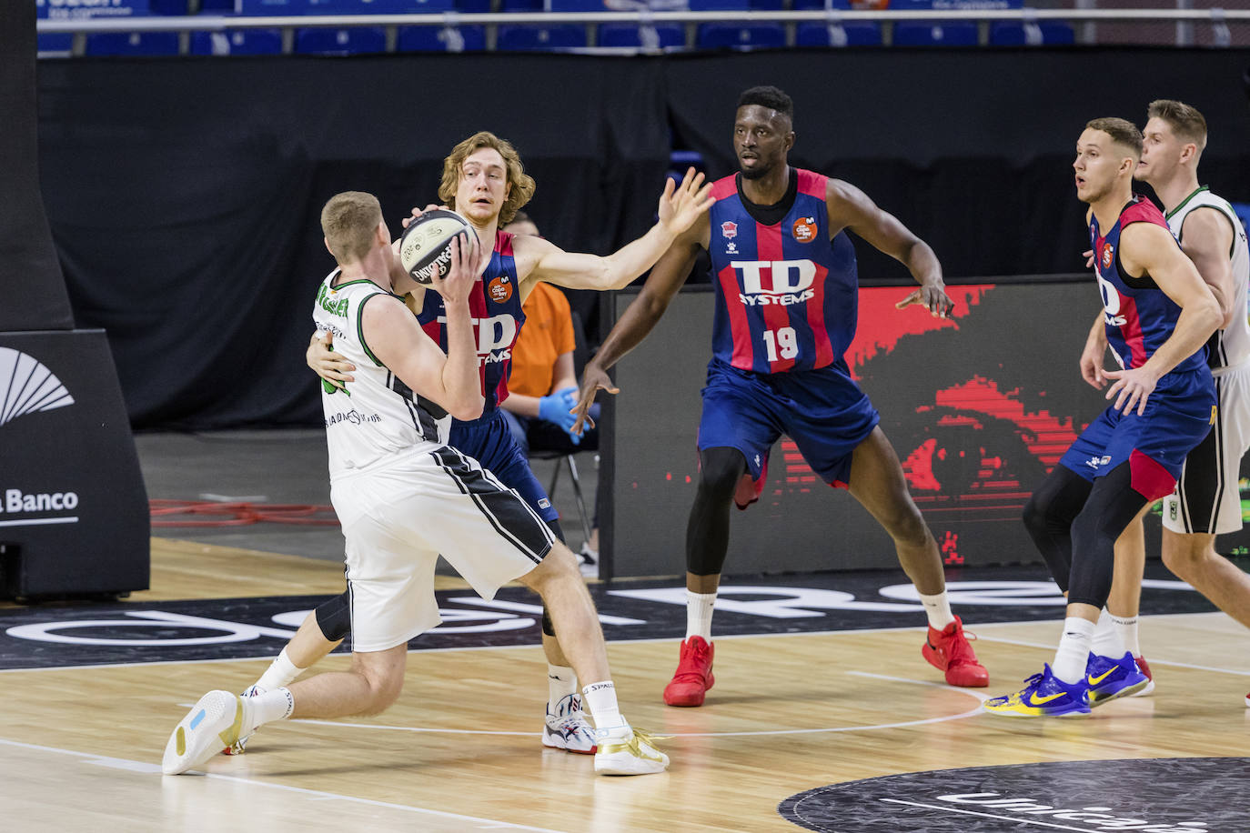 Fotos: Las mejores imágenes del Baskonia-Joventut