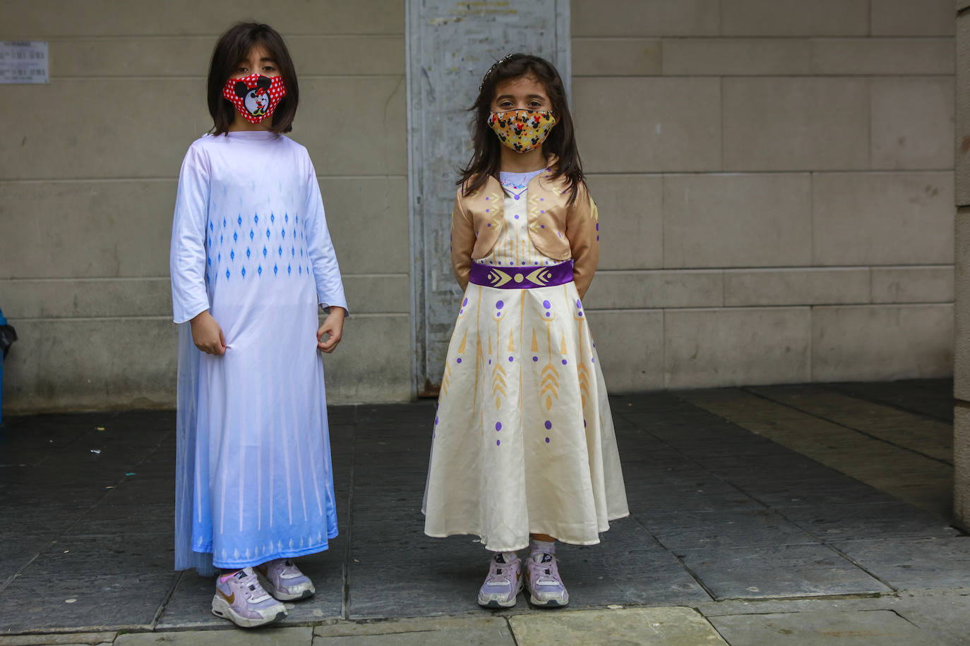 Fotos: Vitoria cambia la máscara por la mascarilla y se deja el disfraz en casa