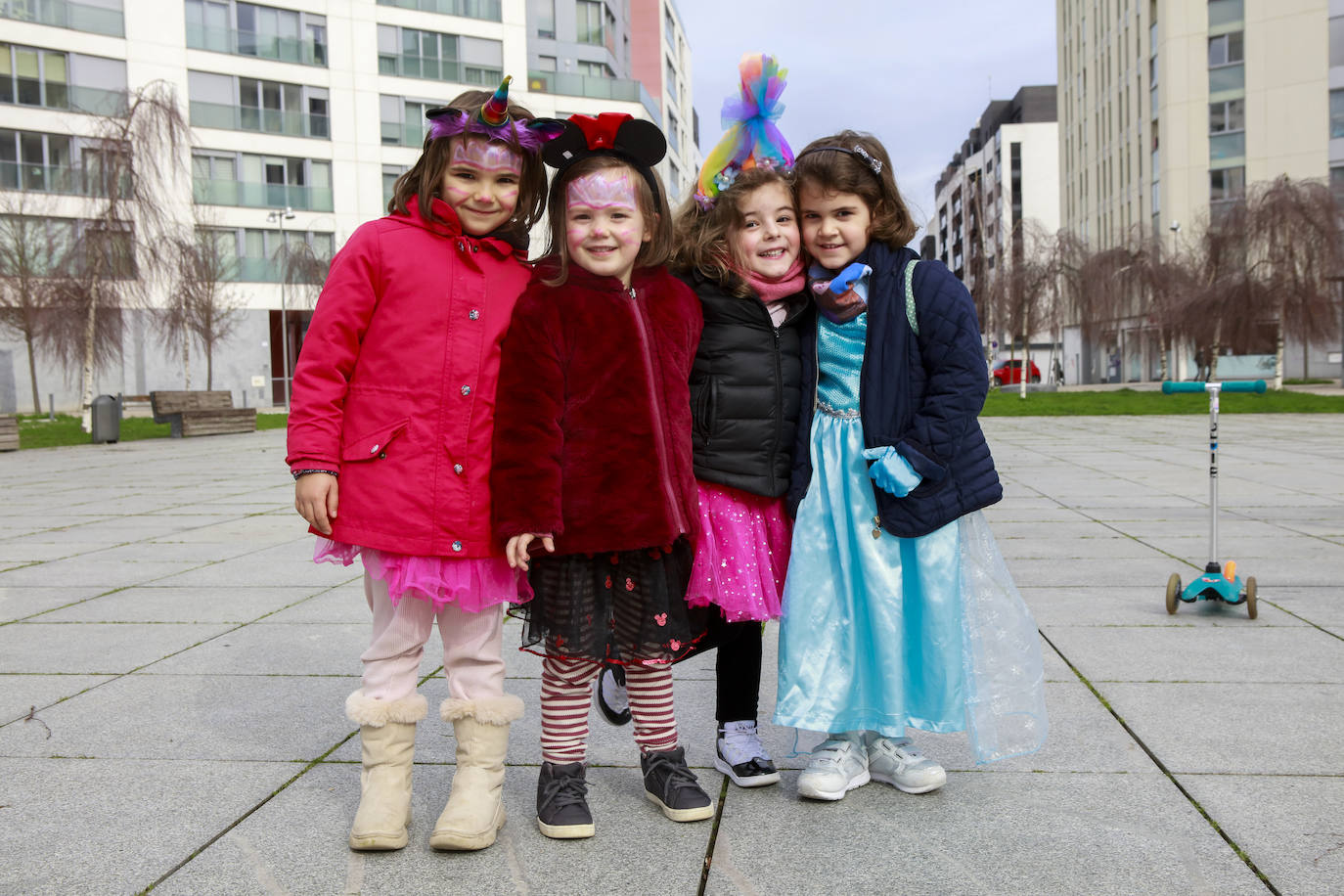 Fotos: Vitoria cambia la máscara por la mascarilla y se deja el disfraz en casa