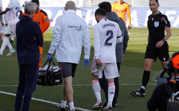 Carvajal recae de su lesión muscular y será baja ante el Atalanta