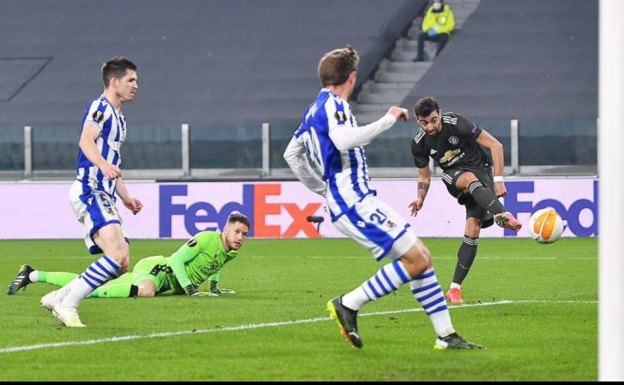 Bruno Fernandes marca el primero de los goles del United. 