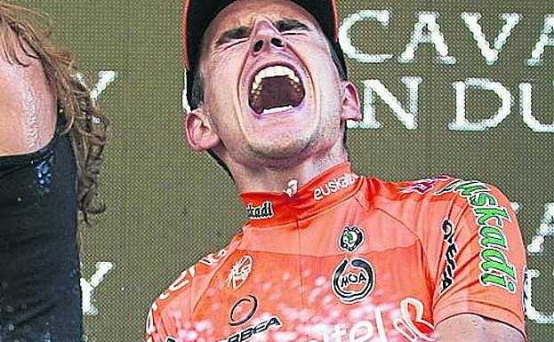 Imagen principal - Ciclismo | Vuelve Euskaltel Euskadi: Recuerdos en naranja