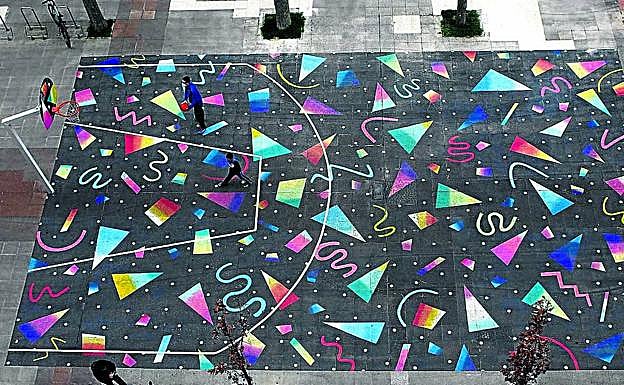 Imagen principal - La renovada pista de la calle Caracas, en El Pilar.