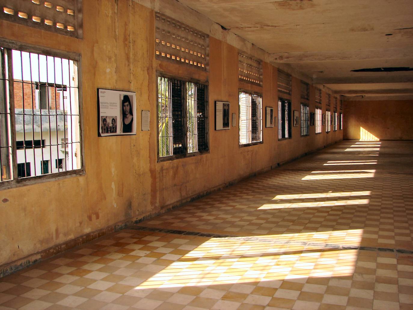 7.- Tuol Sleng (Phnom Penh, Camboya) | Hoy en día, el edificio alberga un museo abierto al público.