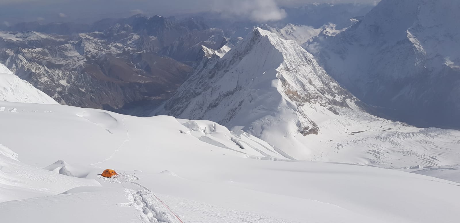 Fotos: Txikon se plantea prorrogar el permiso de expedición para un nuevo ataque a cima