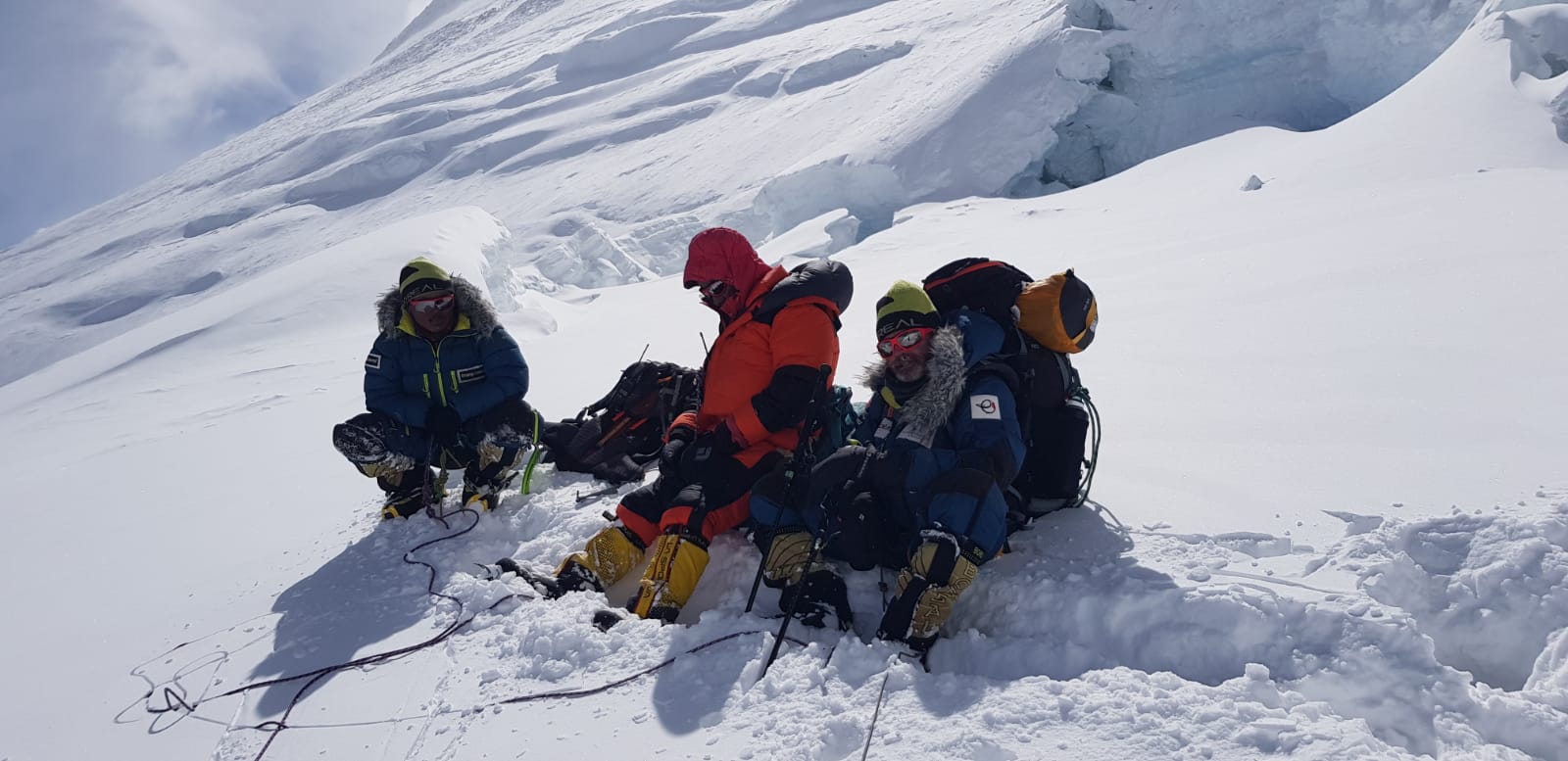 Fotos: Txikon se plantea prorrogar el permiso de expedición para un nuevo ataque a cima