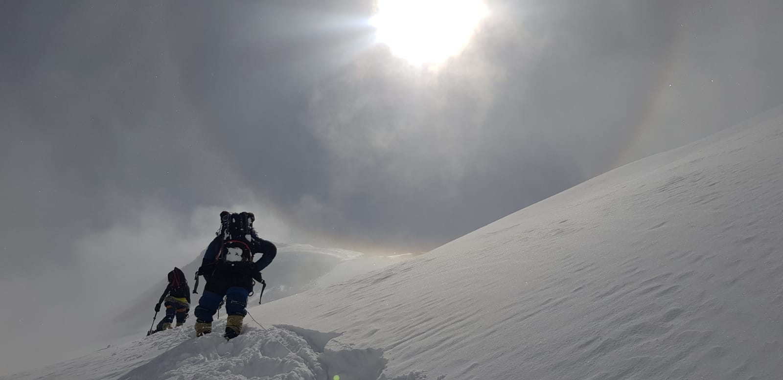 Fotos: Txikon se plantea prorrogar el permiso de expedición para un nuevo ataque a cima