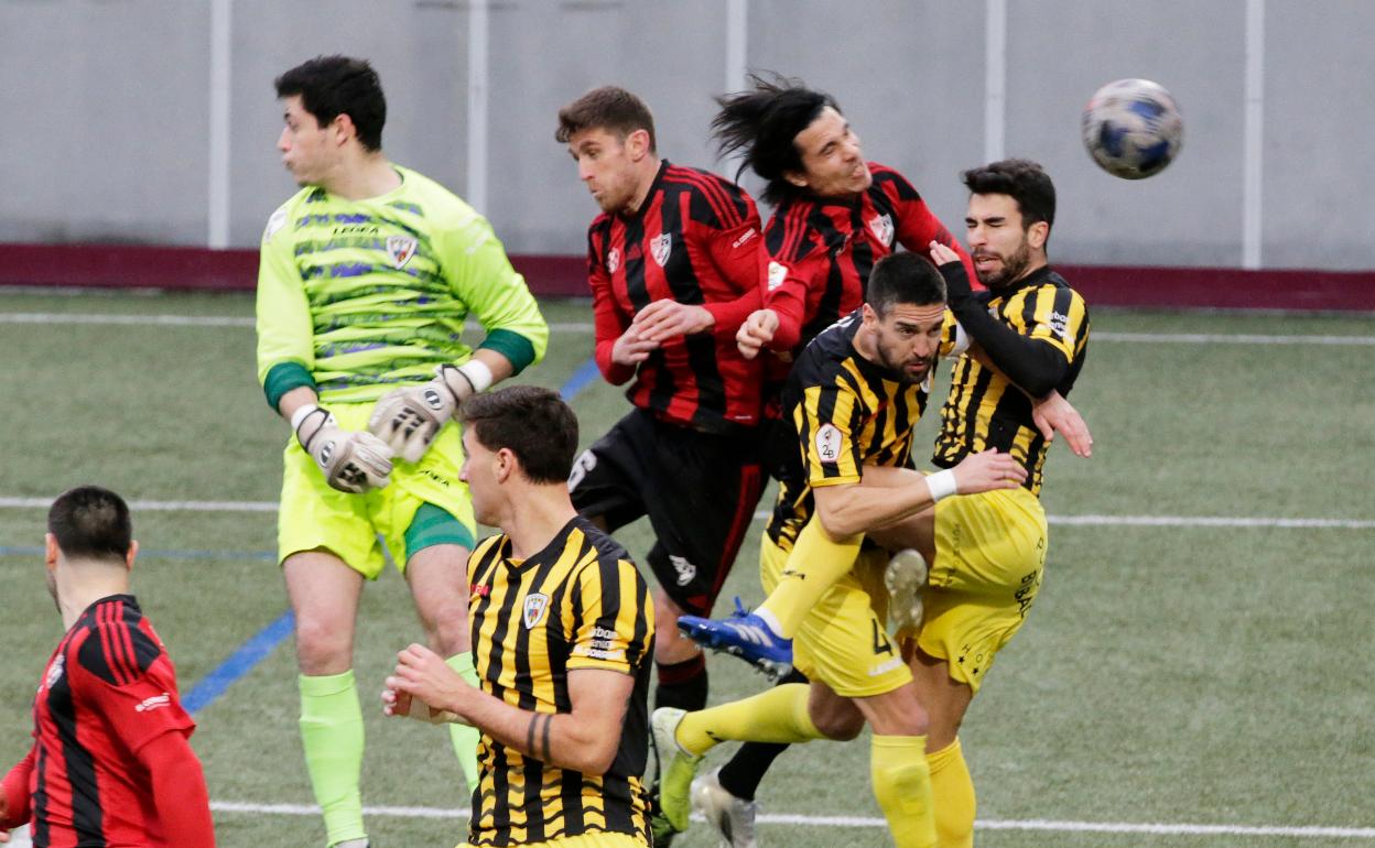 El Arenas tumbó al Barakaldo por un contundente 4-1 