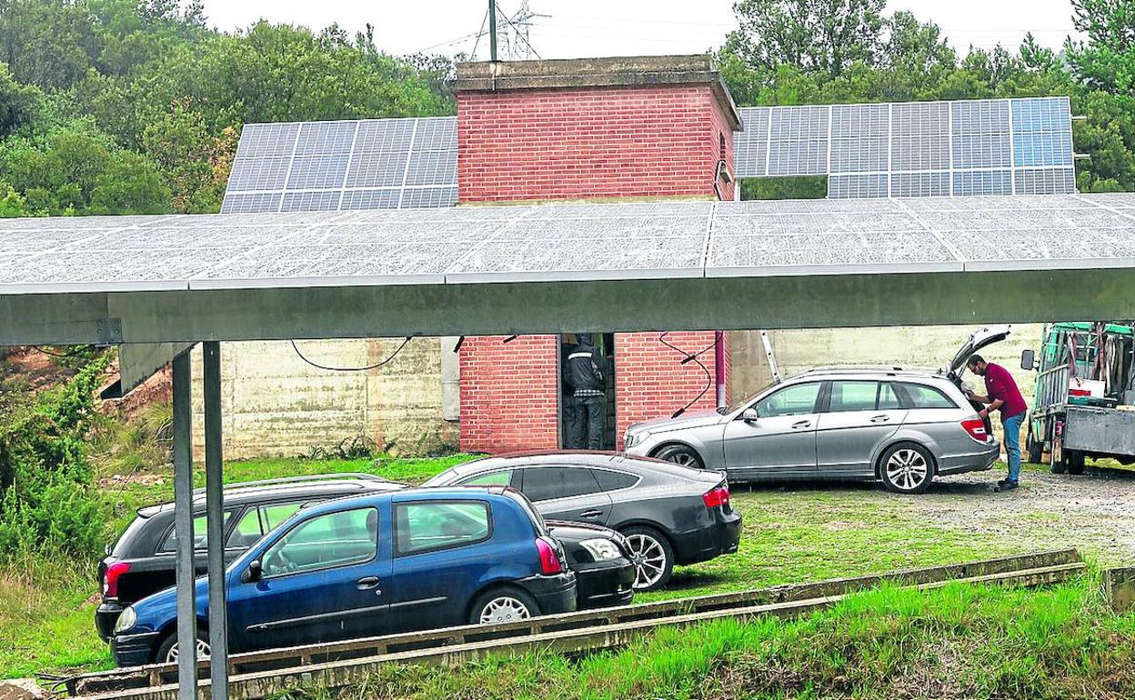 En Lasierra, pueblo de Ribera Baja, han colocado 76 placas solares para autoconsumo en un proyecto distinto a las cooperativas.