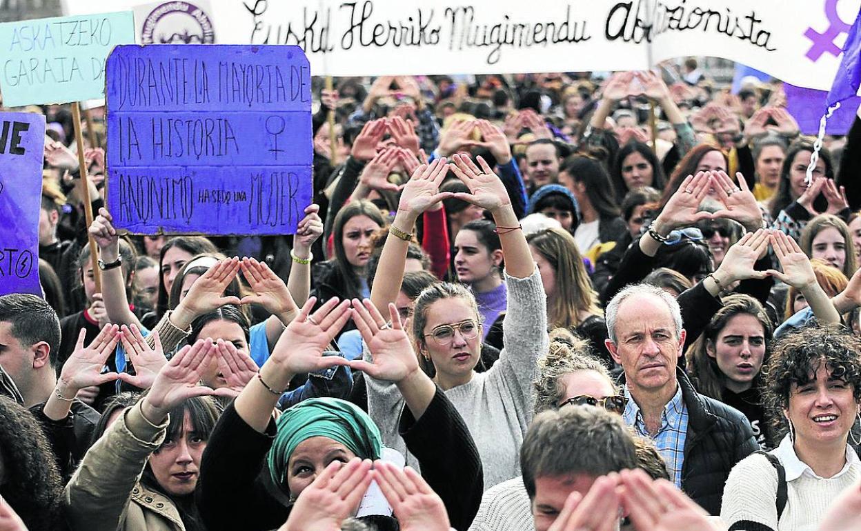 En Euskadi no hay límite de participantes en las marchas. El requisito es cumplir las normas covid. 