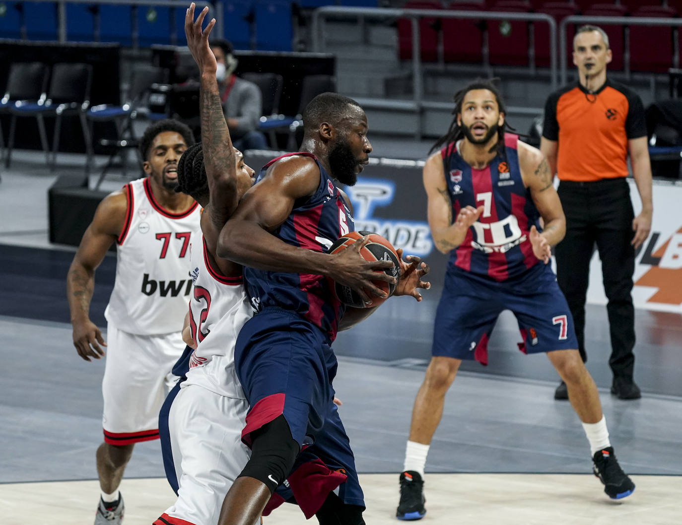 Fotos: Las mejores imágenes del Baskonia - Olympiacos