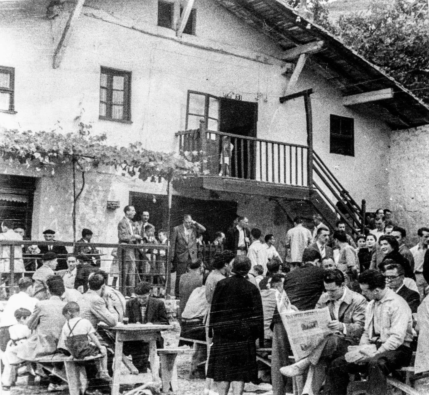 Imagen del emblemático Txakoli de Artxanda en 1950.