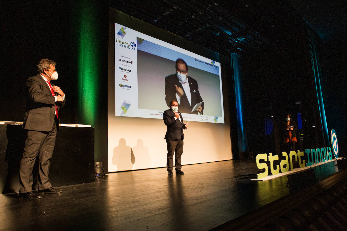 Fotos: STARTInnova entrega los premios a los jóvenes más emprendedores de Bizkaia y Álava