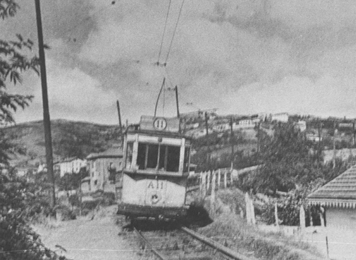 Imagen del tranvía por Ciudad Jardín.