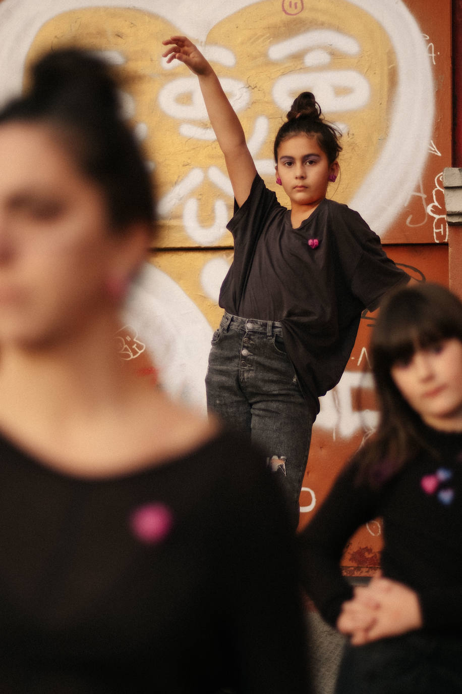Fotos: Una creadora abre en su taller de Solokoetxe una exposición que protagonizan las mujeres del barrio