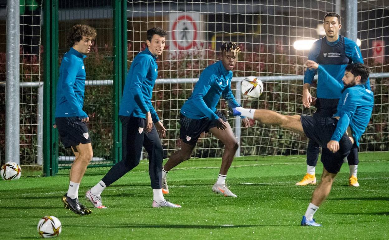 Renovación en el Bilbao Athletic: Contactos abiertos para atar a Artola