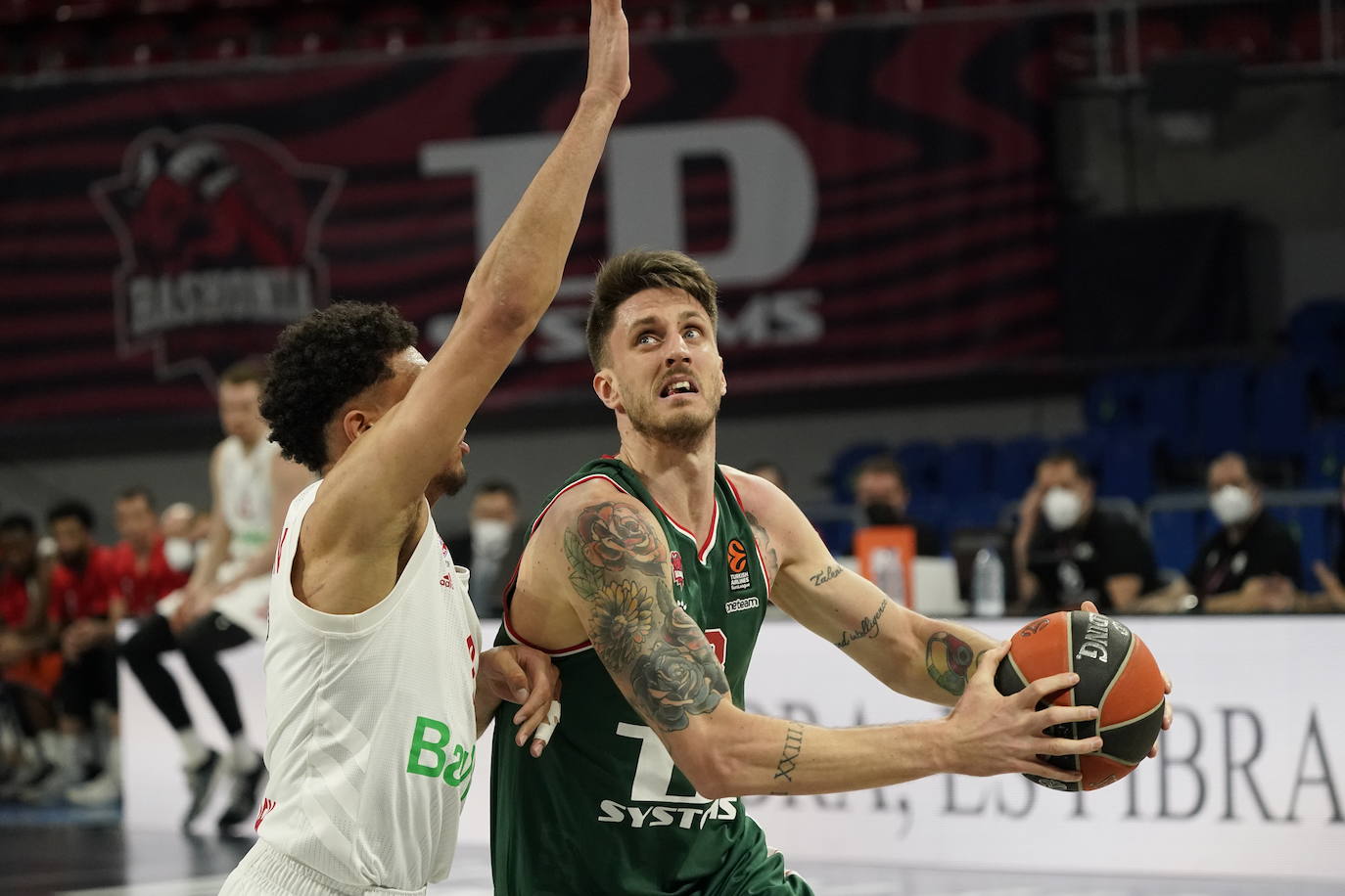 Fotos: LAs mejores imágenes del Baskonia - Bayern