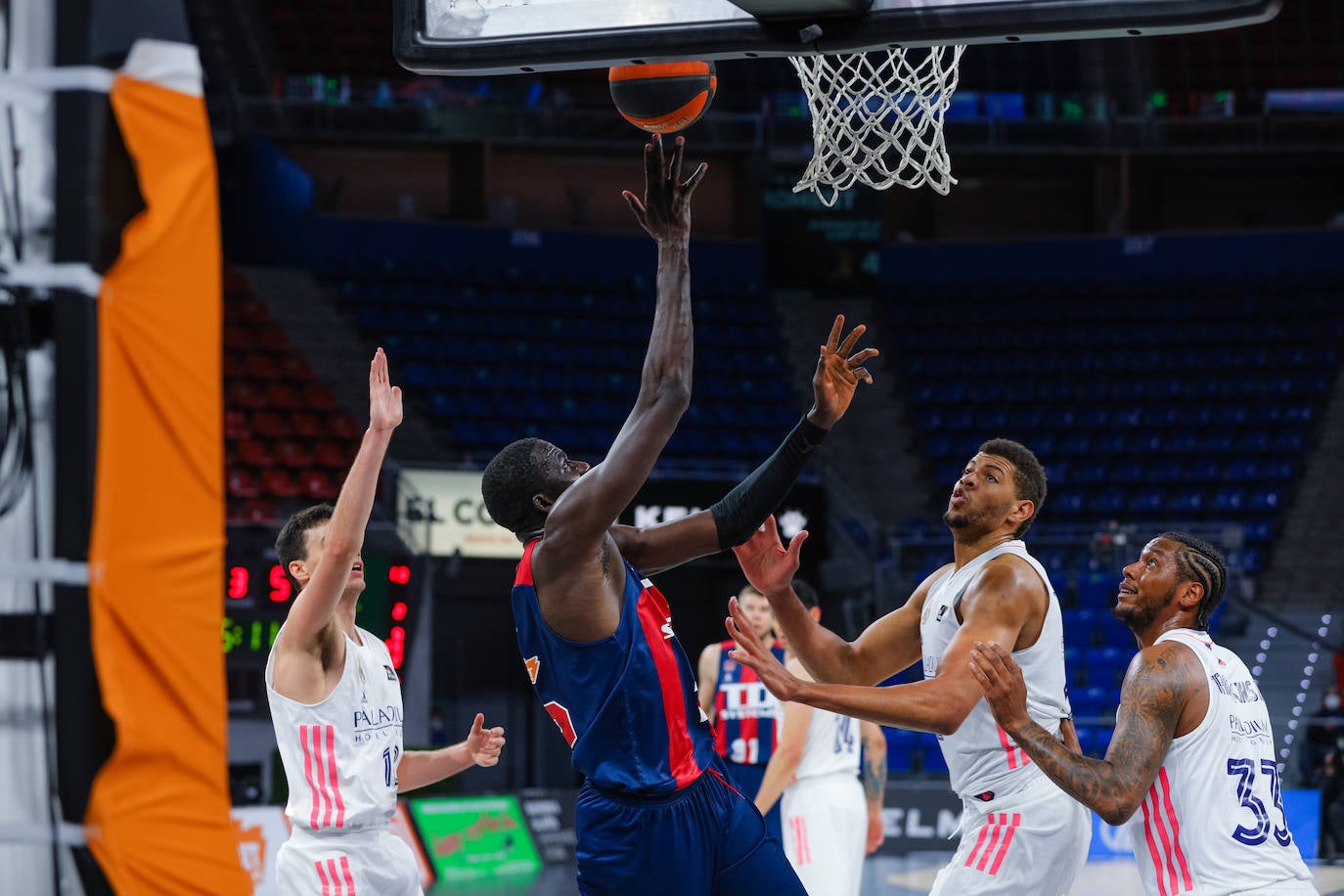 Fotos: Las mejores imágenes del Baskonia - Real Madrid