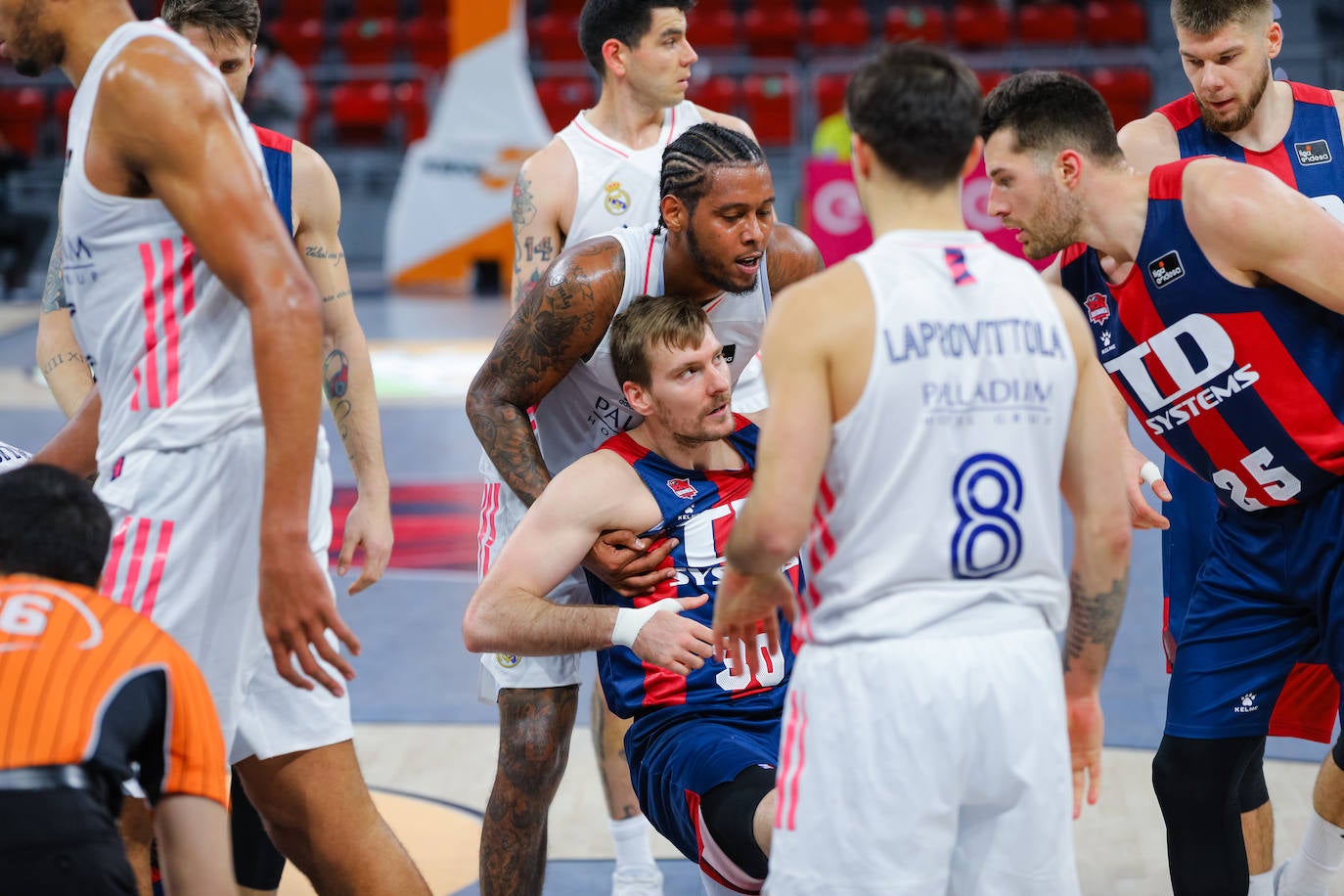 Fotos: Las mejores imágenes del Baskonia - Real Madrid