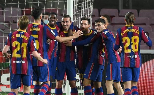 El Barça aplasta al Huesca y mira de cerca al liderato