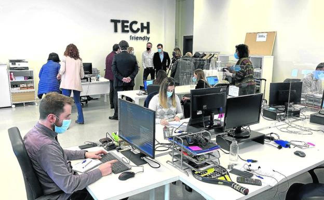 La empresa Tech Friendly, a cargo de la plataforma Smart City de Barakaldo, ha venido creciendo hasta alcanzar en la actualidad 27 empleados. 